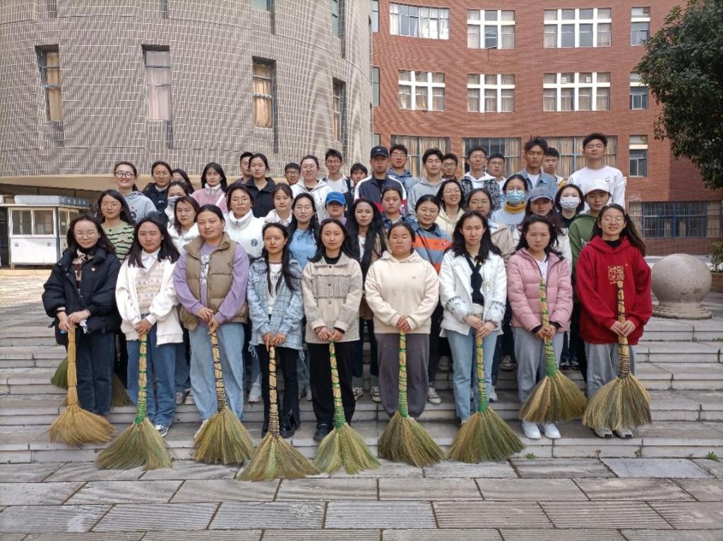 色情论坛
学生第二党支部开展 “传承雷锋精神 砥砺奋斗青春”主题党日活动