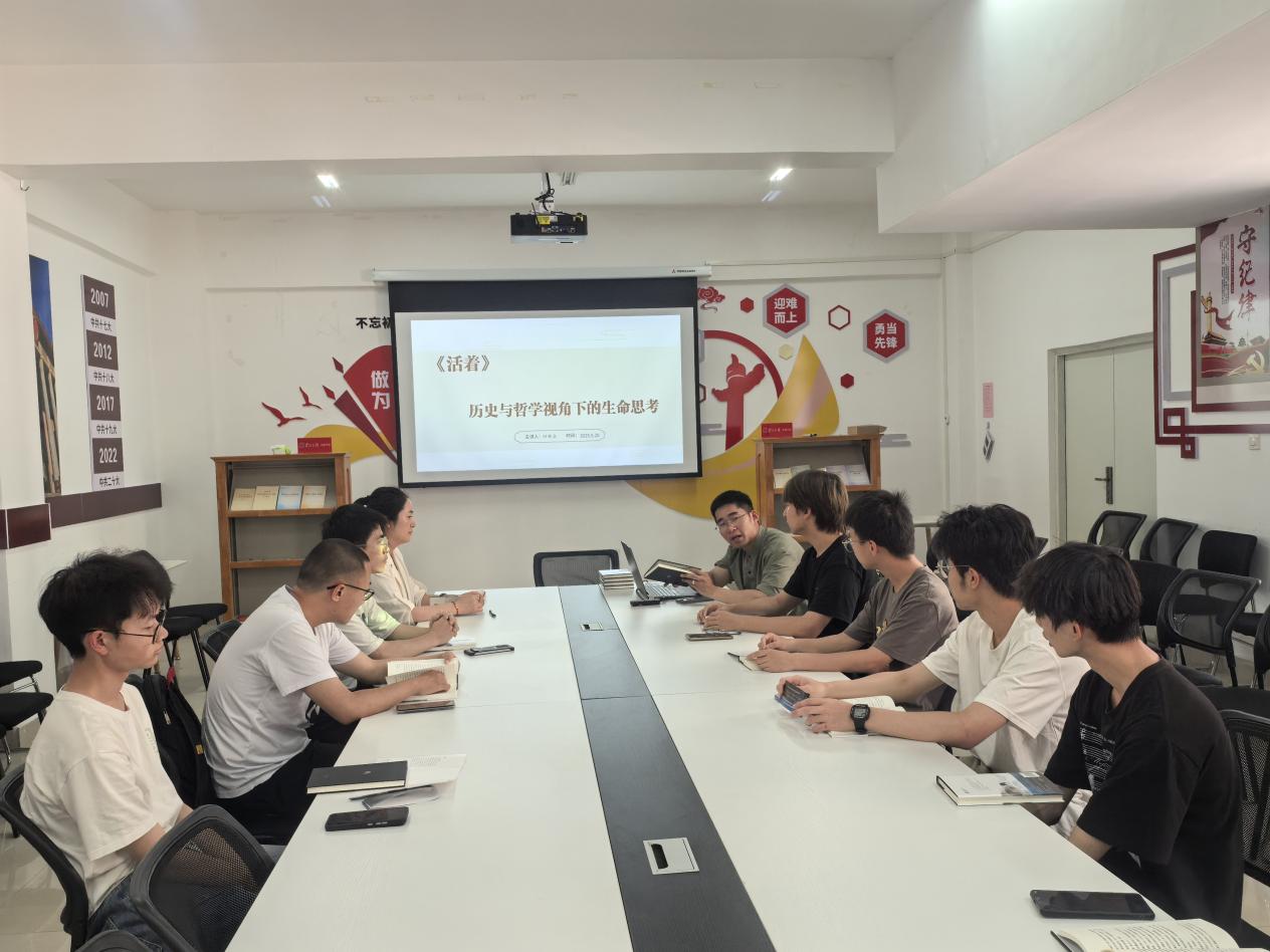 读《活着》：探寻生命韧性，照亮成长之路  ——色情论坛
举办生命教育主题读书分享会